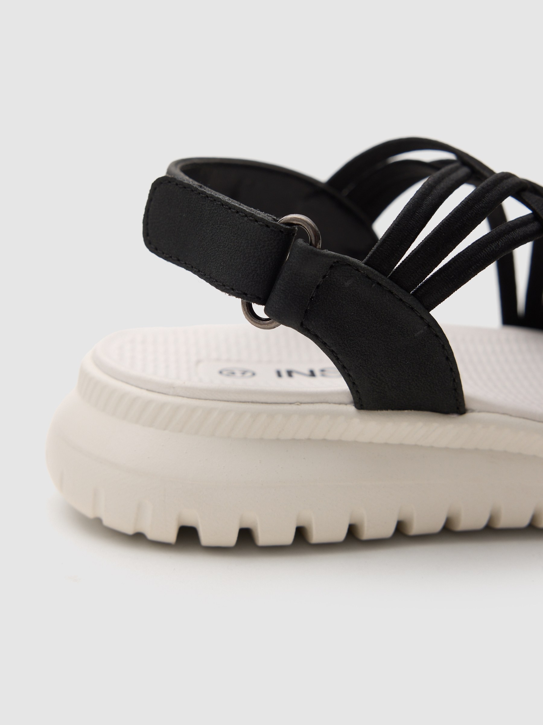 Flat sandal with crossed faux leather straps black