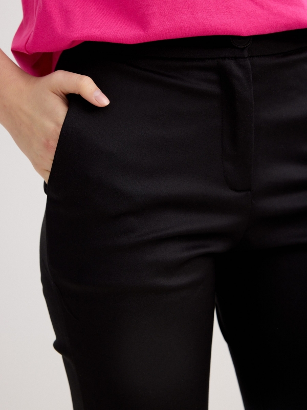 Pantalón slim con pinzas negro vista detalle