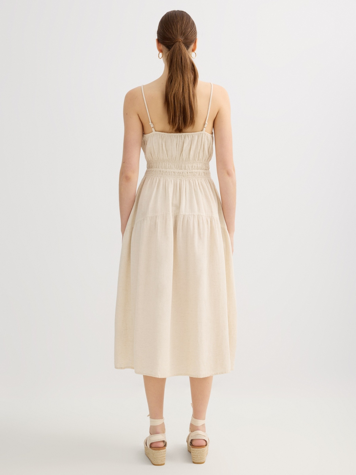 Vestido midi de alças franzido com saia rodada off white vista meia traseira