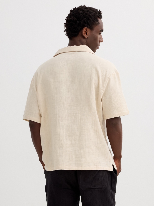 Camisa de algodão com gola clássica crua vista meia traseira