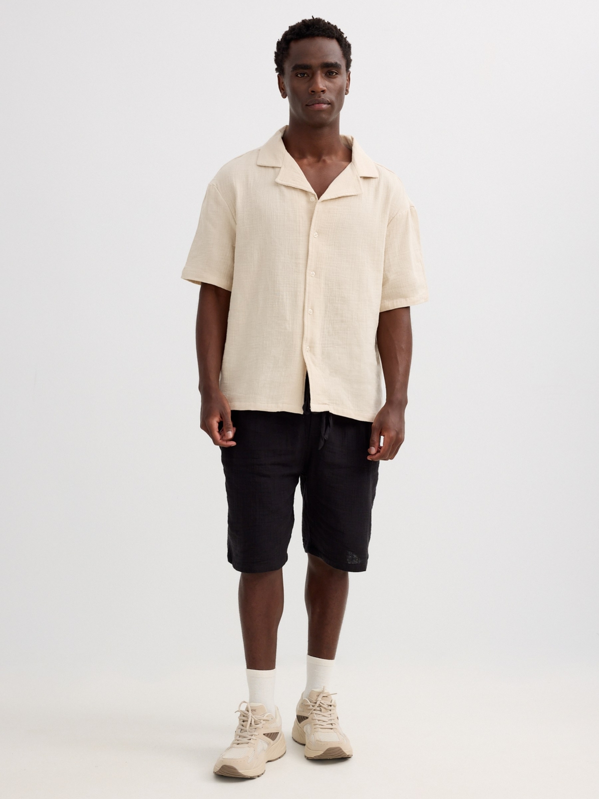 Camisa de algodón con cuello clásico crudo vista general frontal