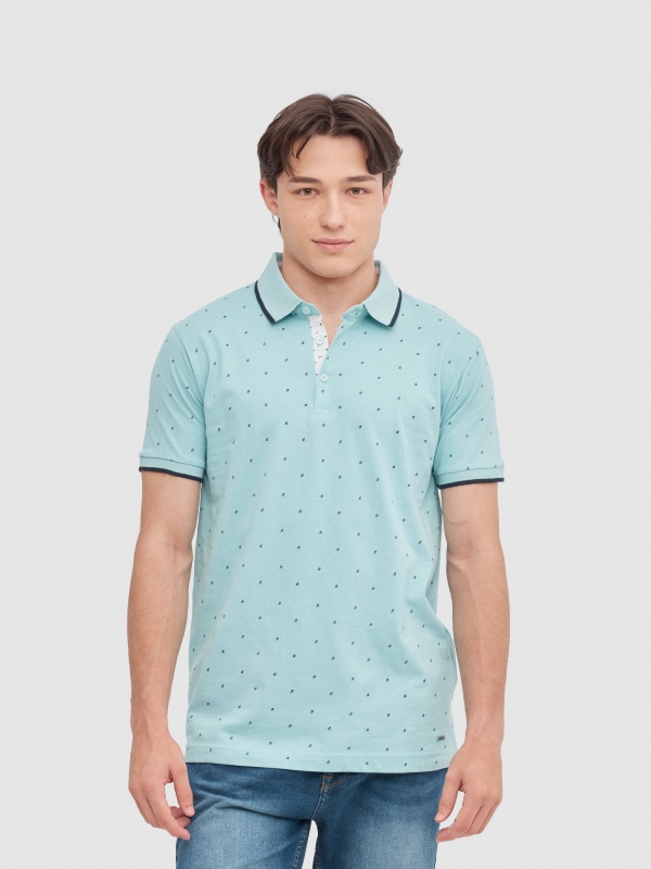 Polo estampado palmeras azul claro vista media frontal