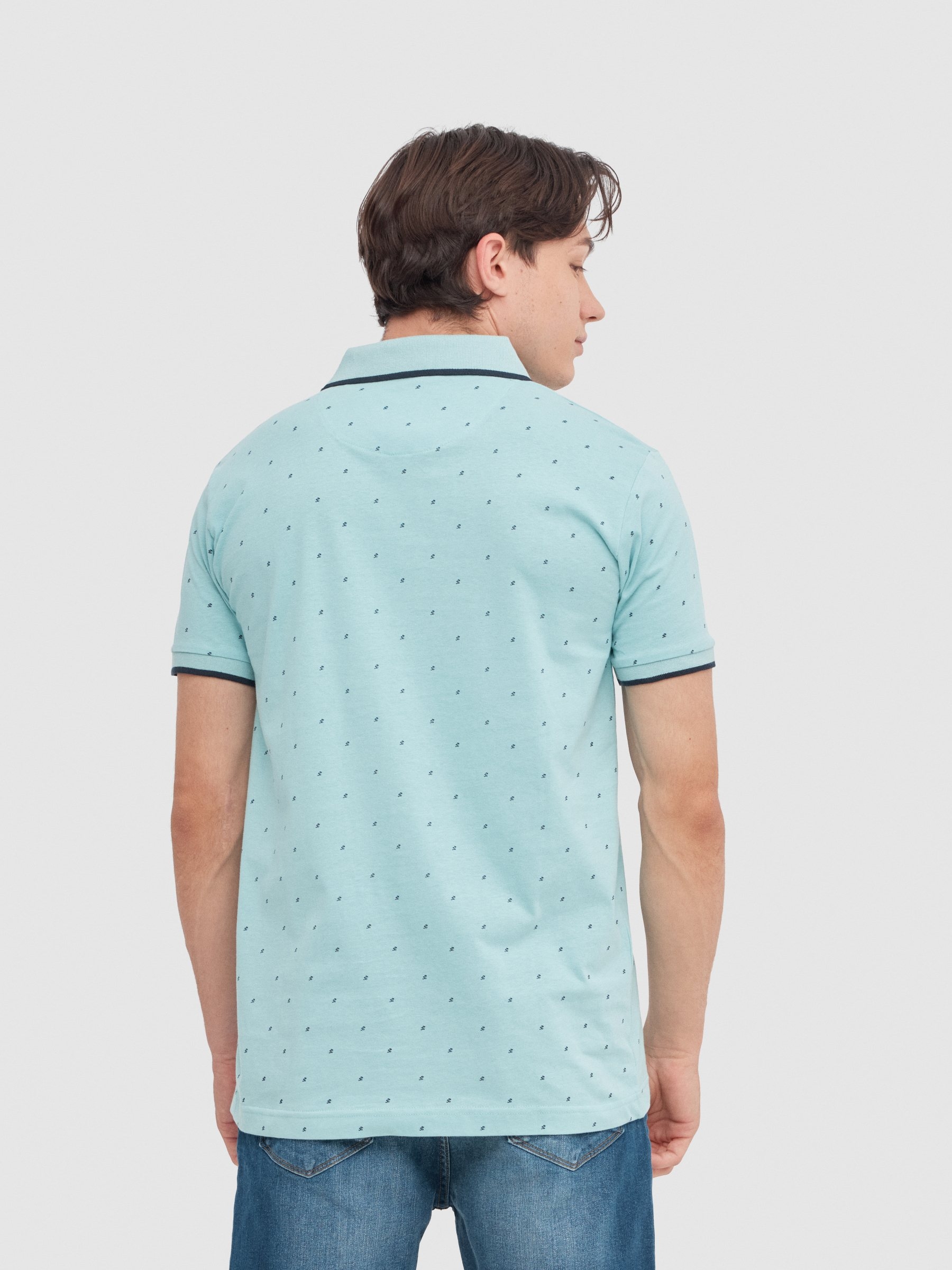 Polo estampado palmeiras azul claro vista meia frontal