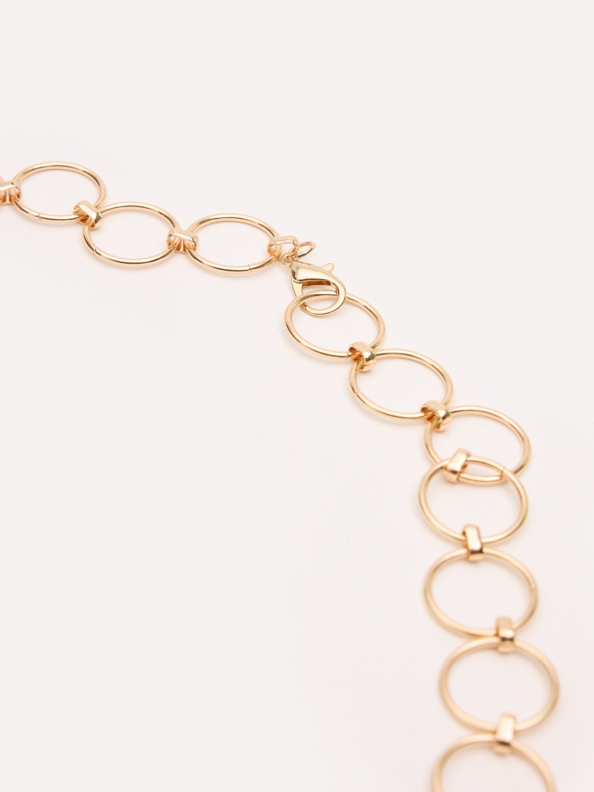 Golden chain belt with round buckle golden zenithal view