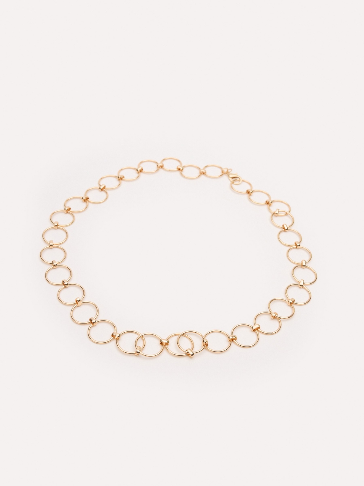 Golden chain belt with round buckle golden detail view