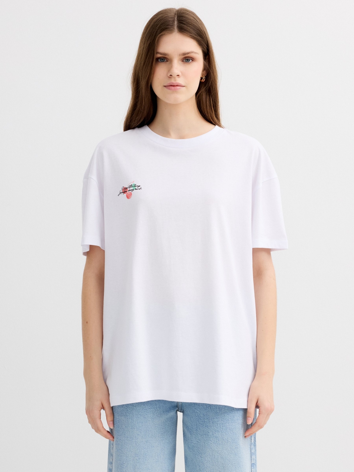 Camiseta oversize cherry blanco vista media frontal