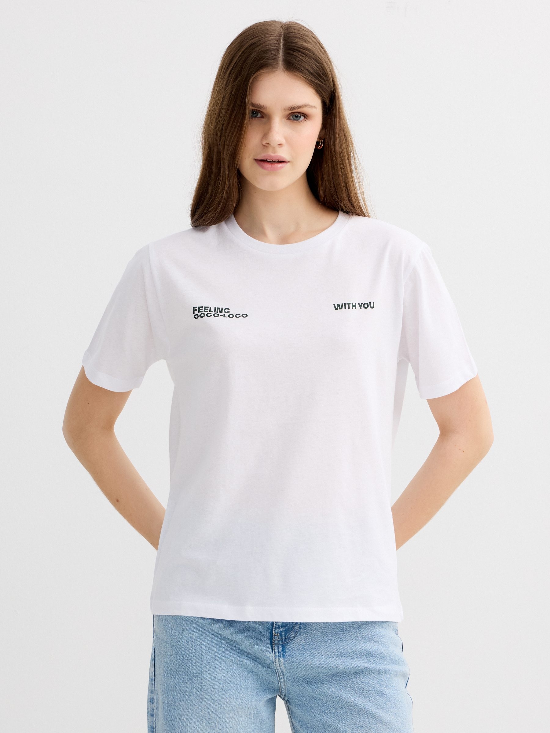 oversized feeling T-shirt white middle front view