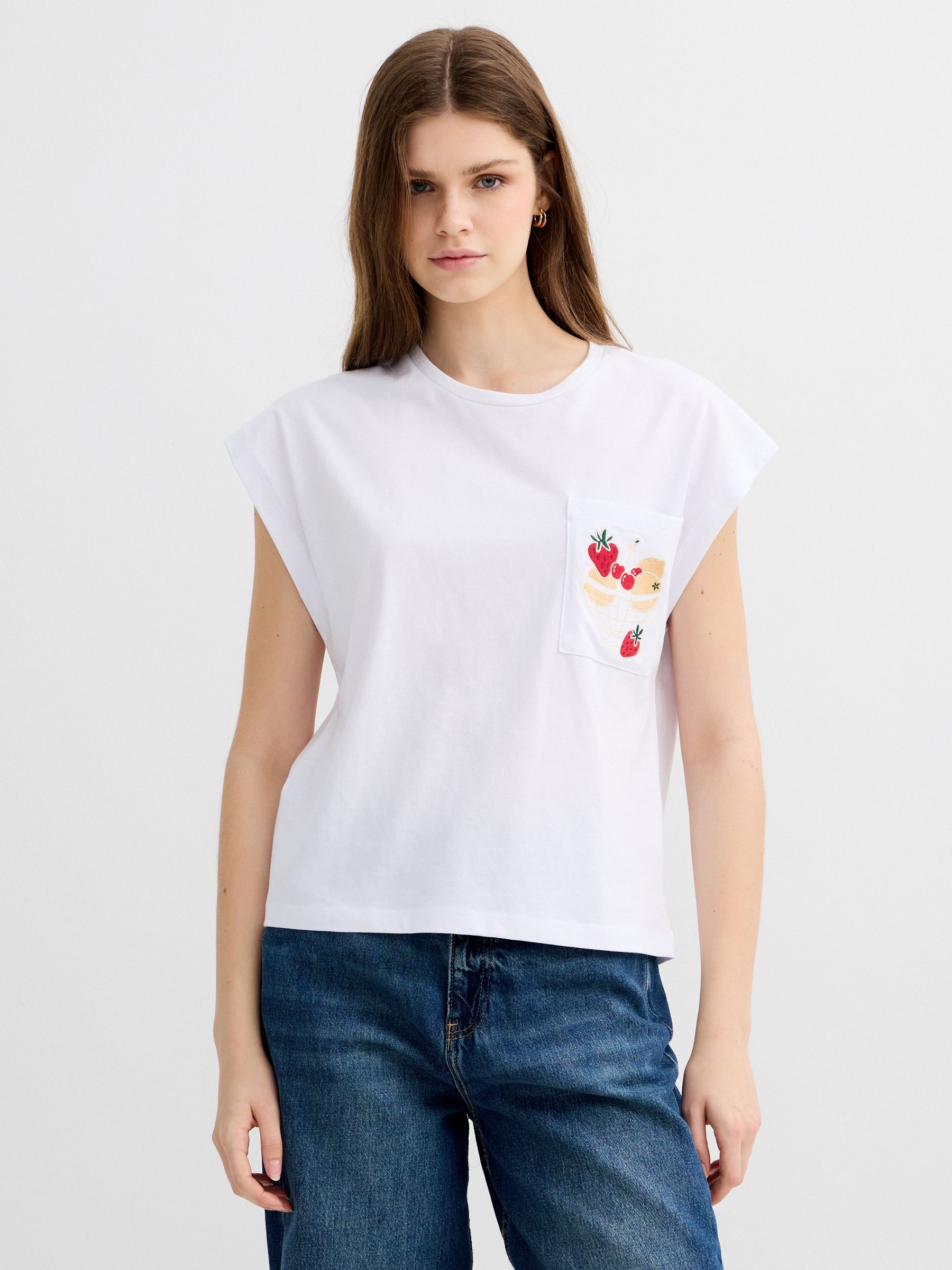 Camiseta sem mangas bordada com fruta branco vista meia frontal