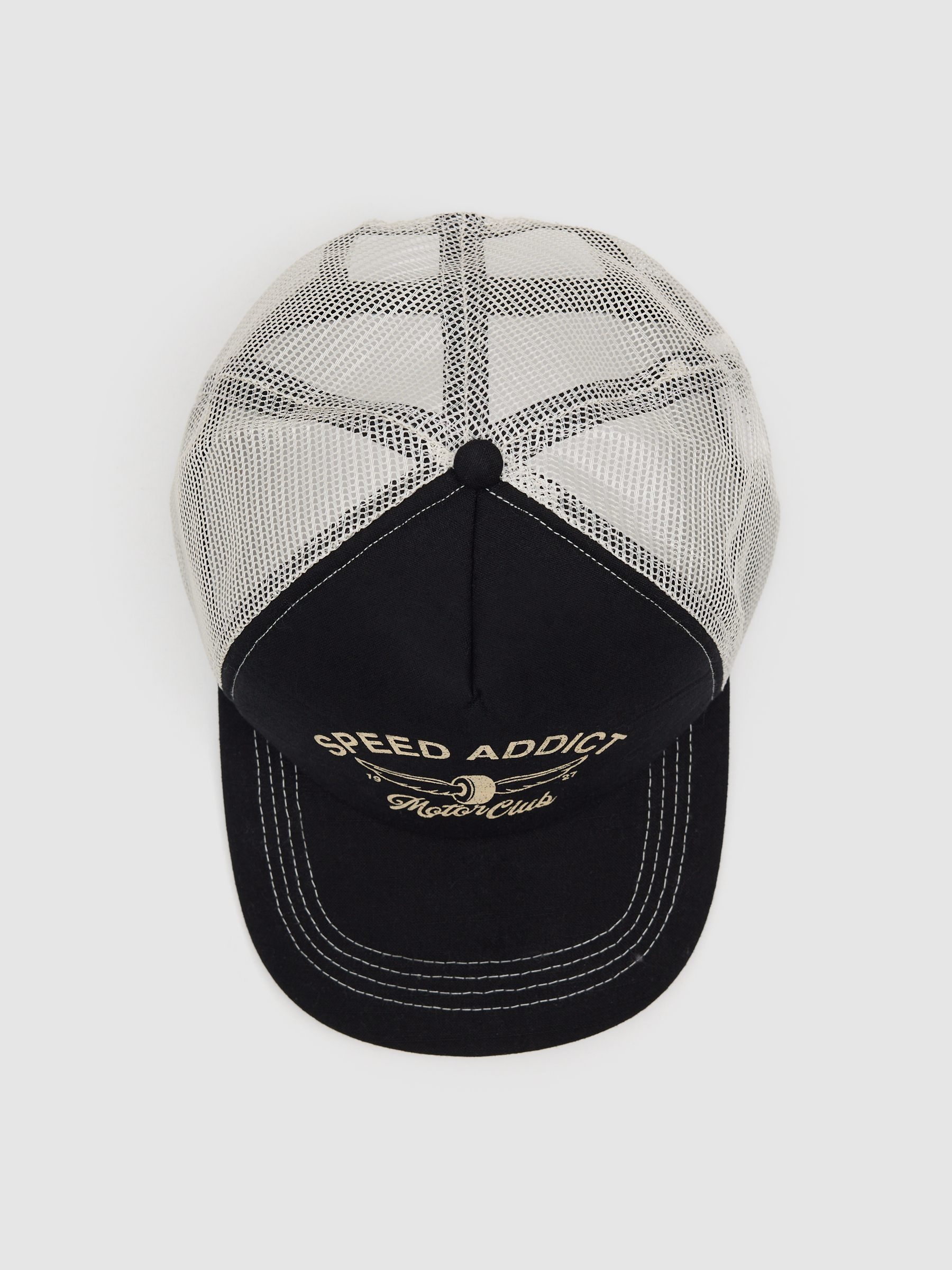 Boné trucker estampado speed addict bege vista lateral frontal 45º