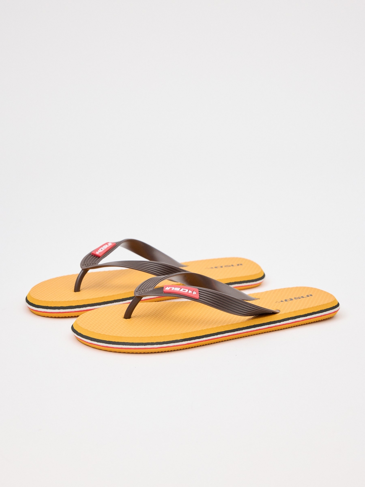 Yellow toe flip-flops mustard 45º front view