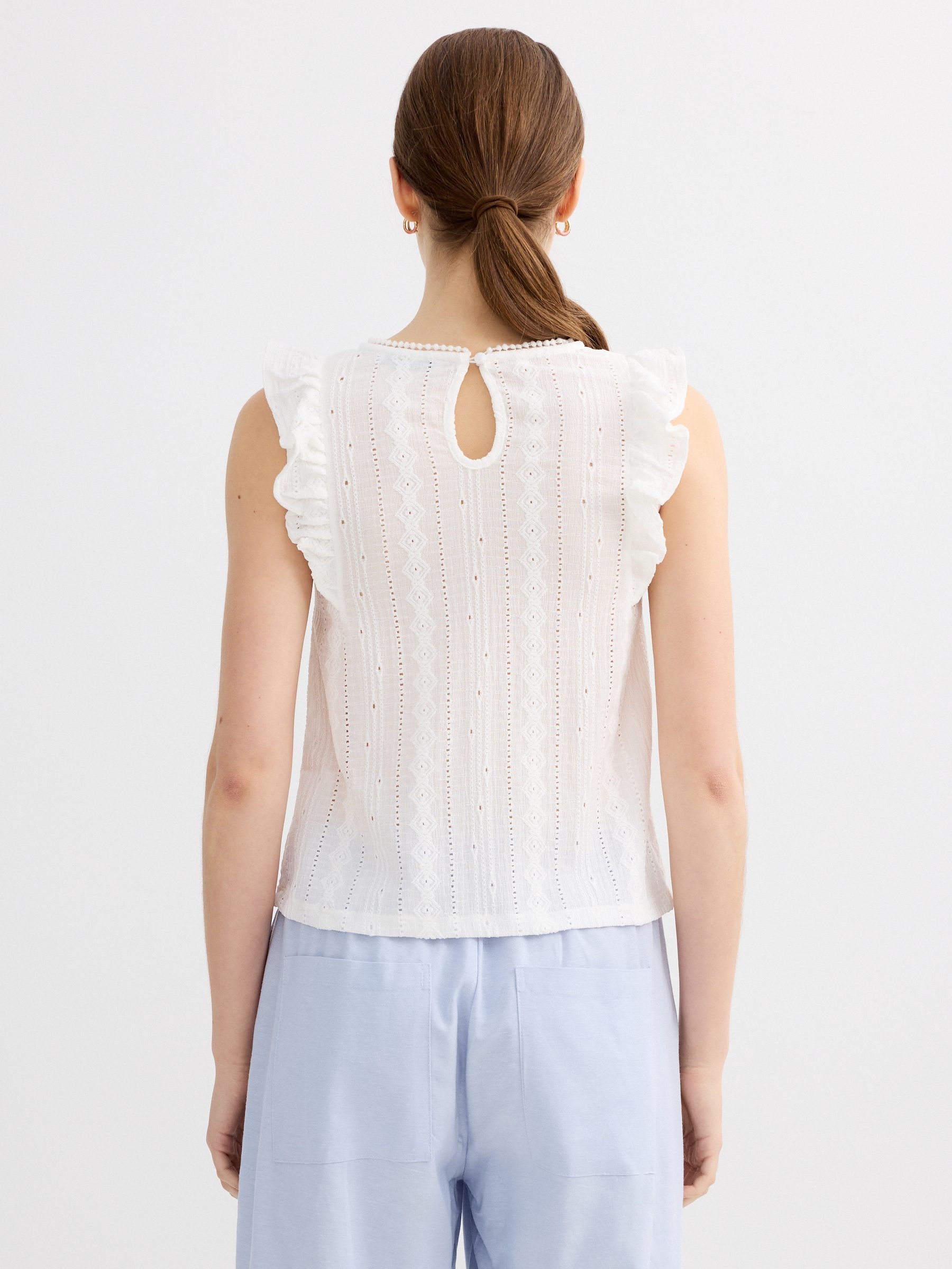 Camiseta sisa volantes textura blanco vista media frontal