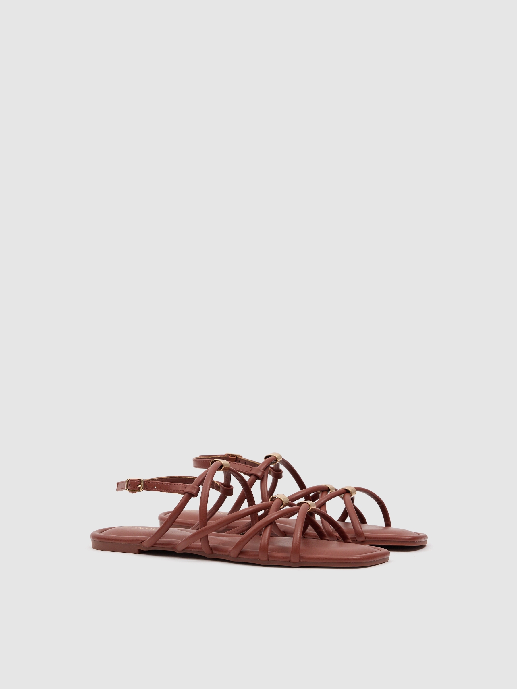 Flat strappy sandal brown