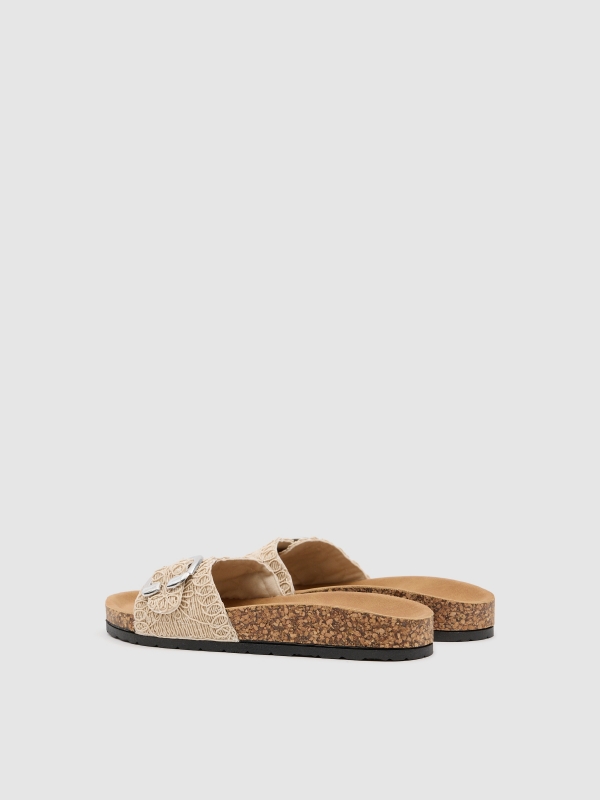 Sandália crochê fivela off white vista traseira 45º