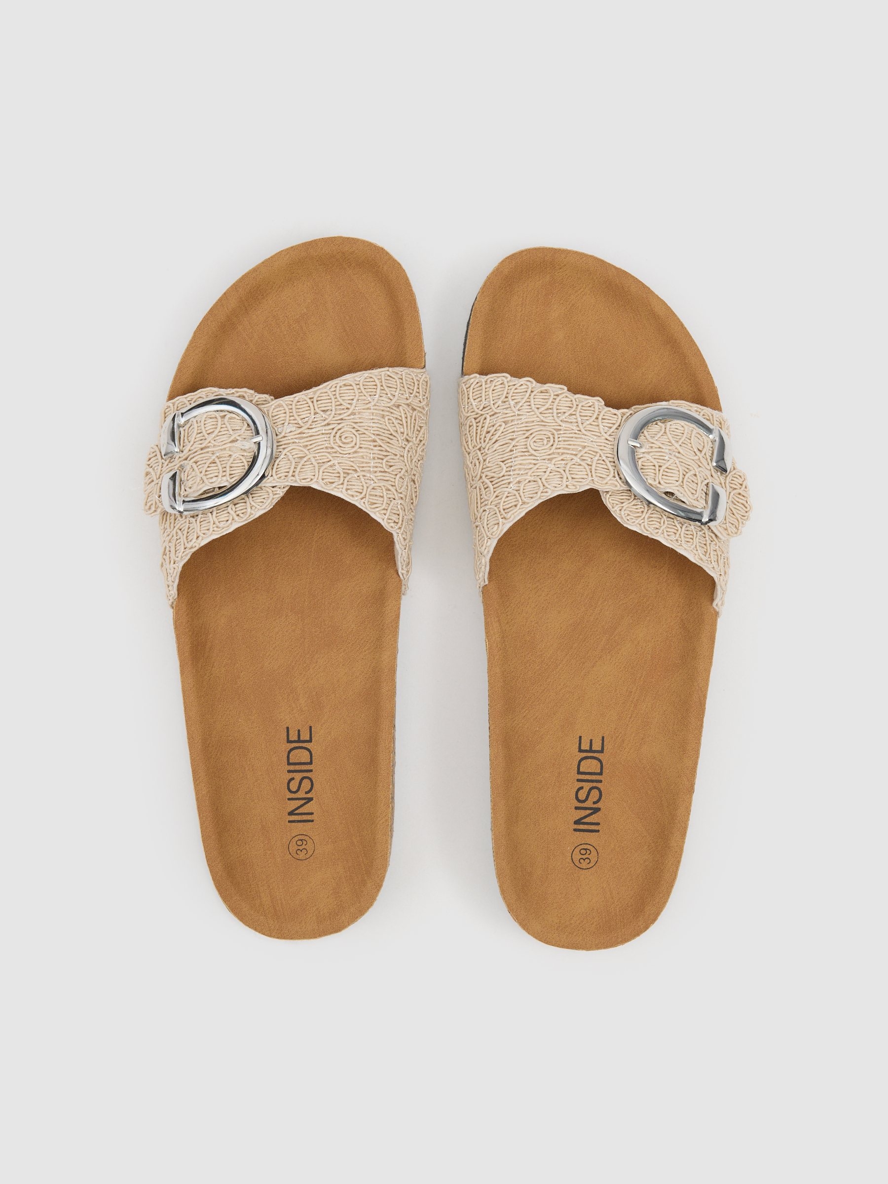 Sandália crochê fivela off white