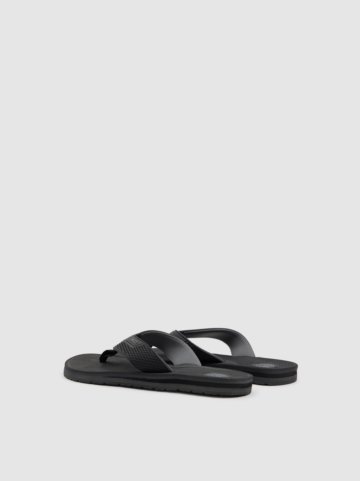 flip-flop with toe post and mesh black 45º back view