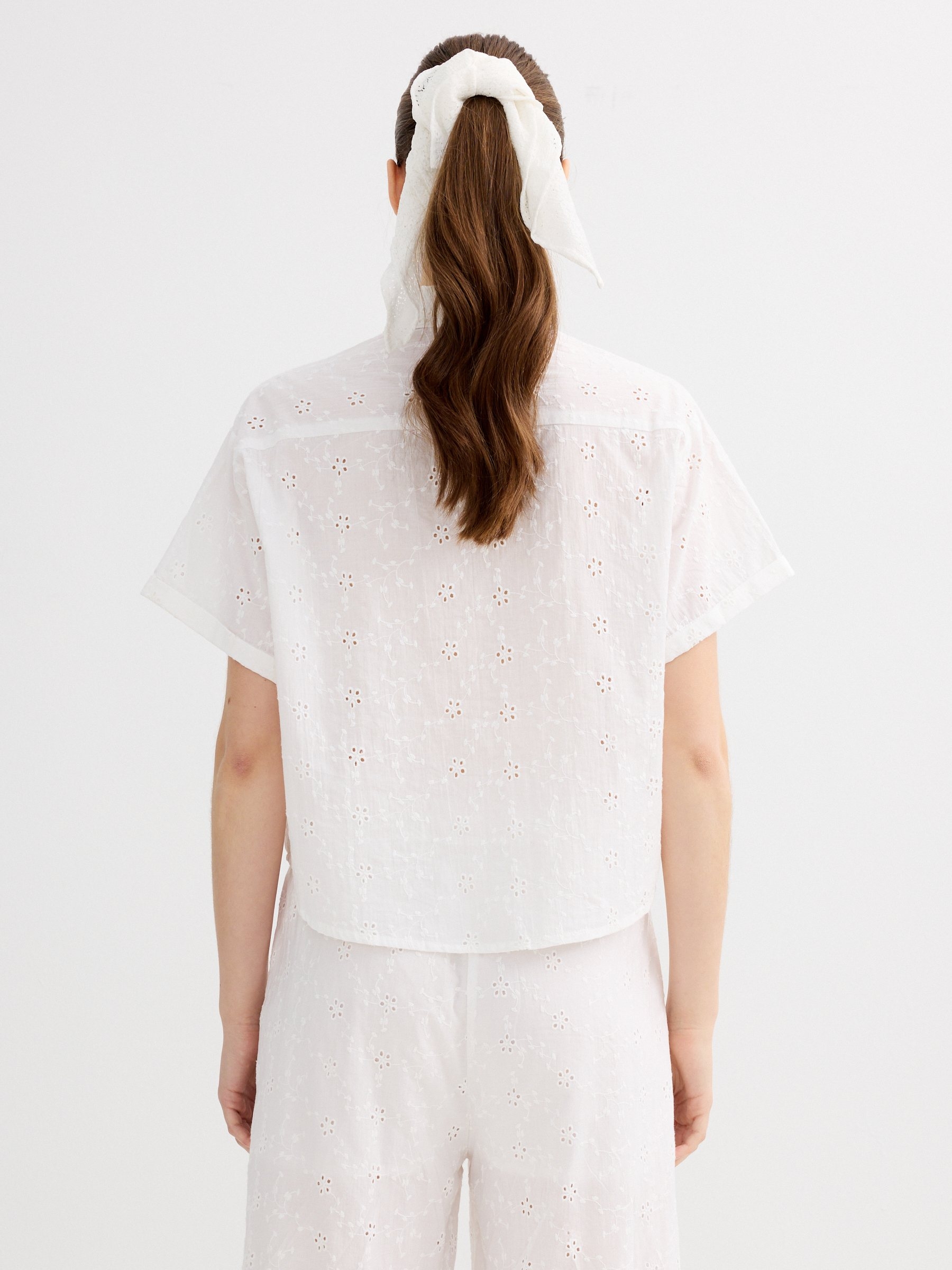 Oversized Swiss embroidered shirt white middle front view