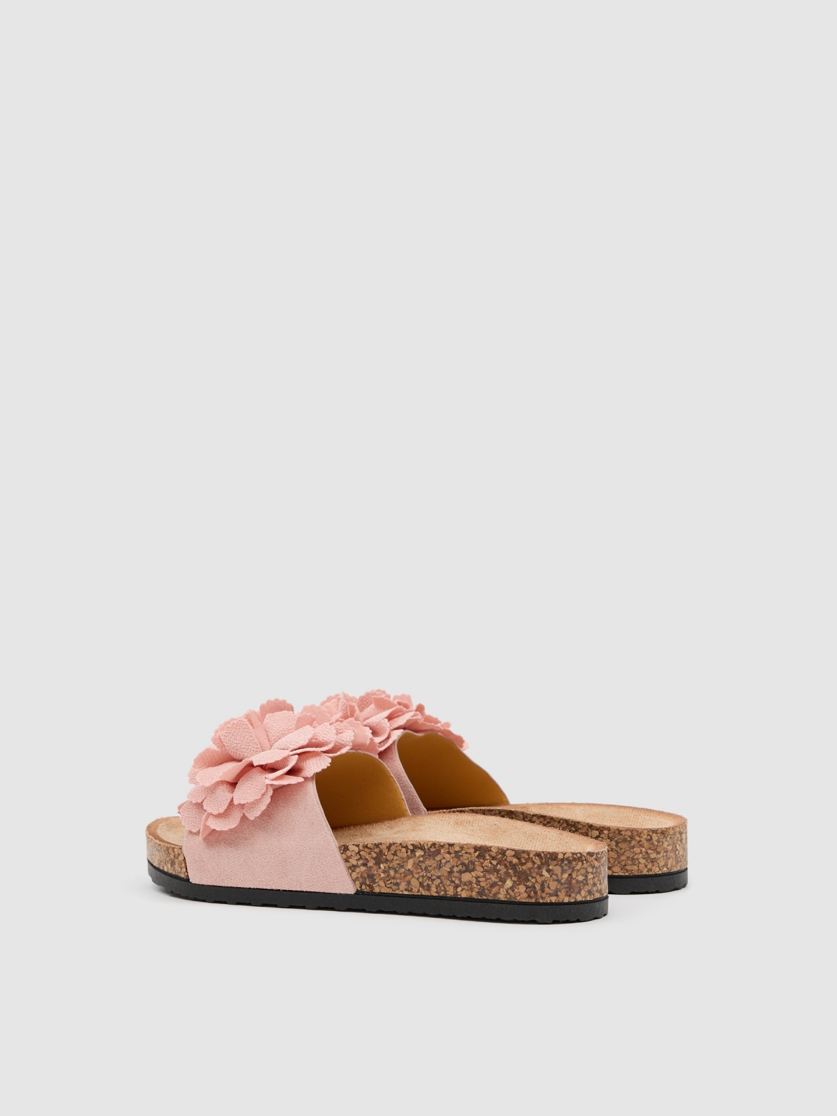 Sandália pompom efeito pele rosa vista traseira 45º