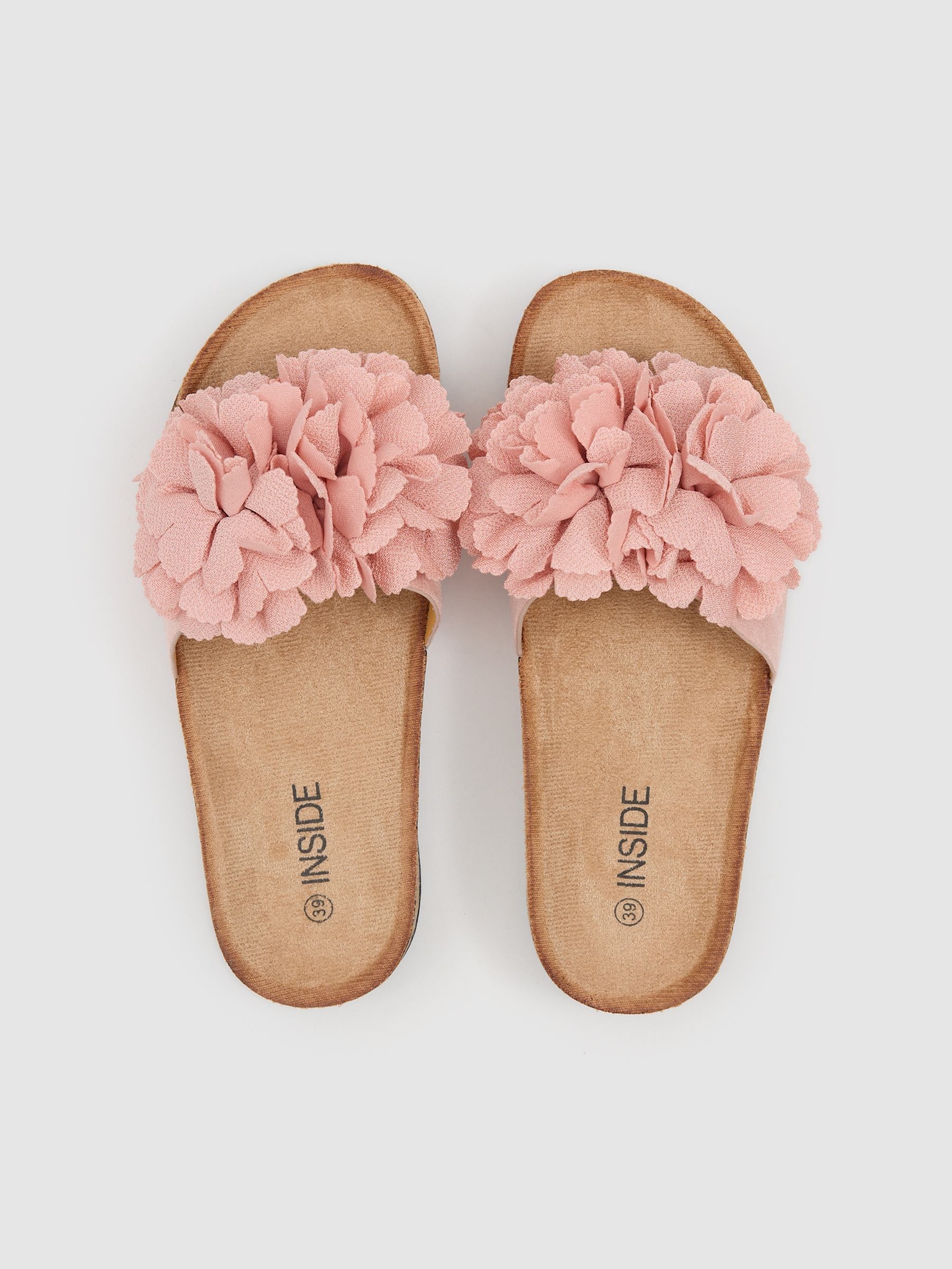 Sandalia pompon efecto piel rosa