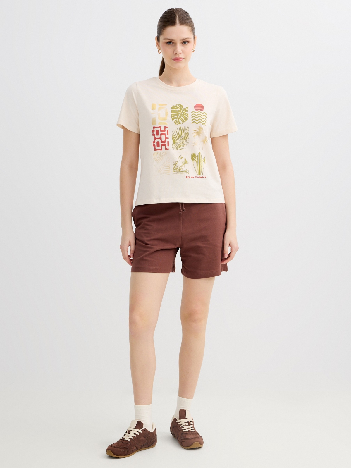 Bermudas de felpa de cintura alta chocolate vista meia frontal
