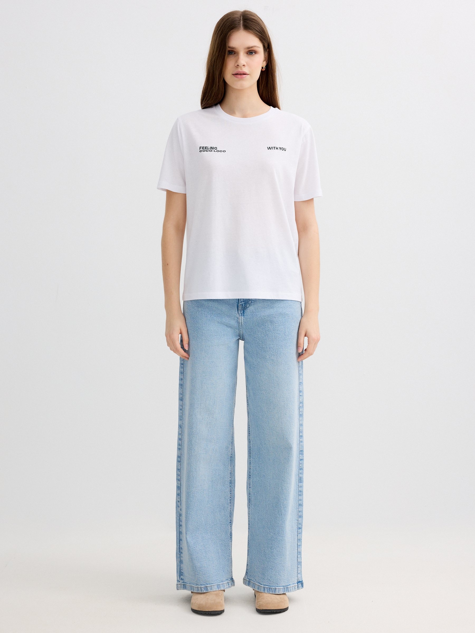 oversized feeling T-shirt white middle front view