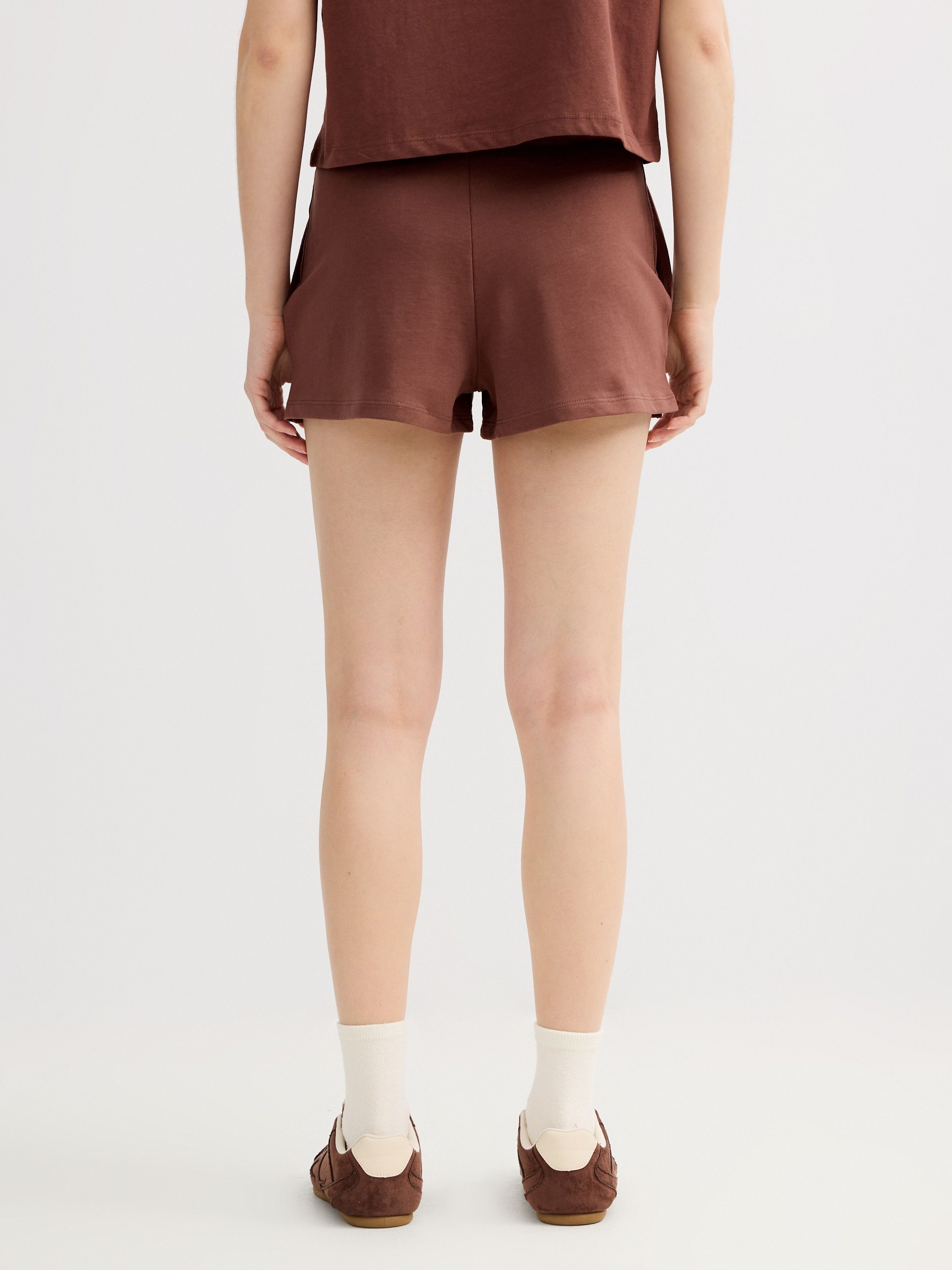 Paradise fleece shorts chocolate middle front view