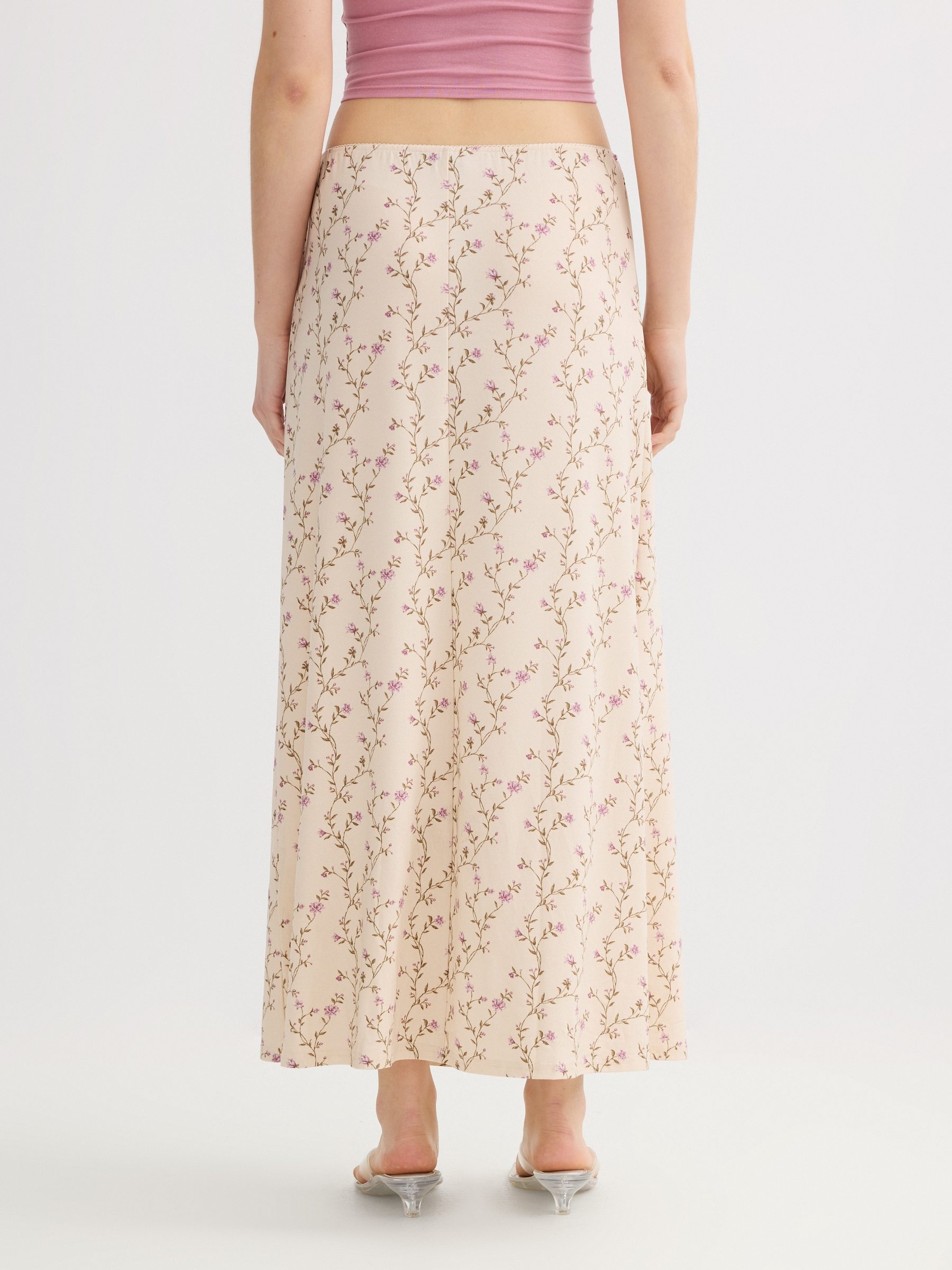 Saia midi floral evasê crua vista meia frontal