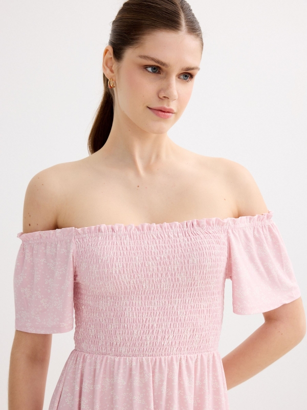 Vestido nido de abeja flores rosa claro vista detalle