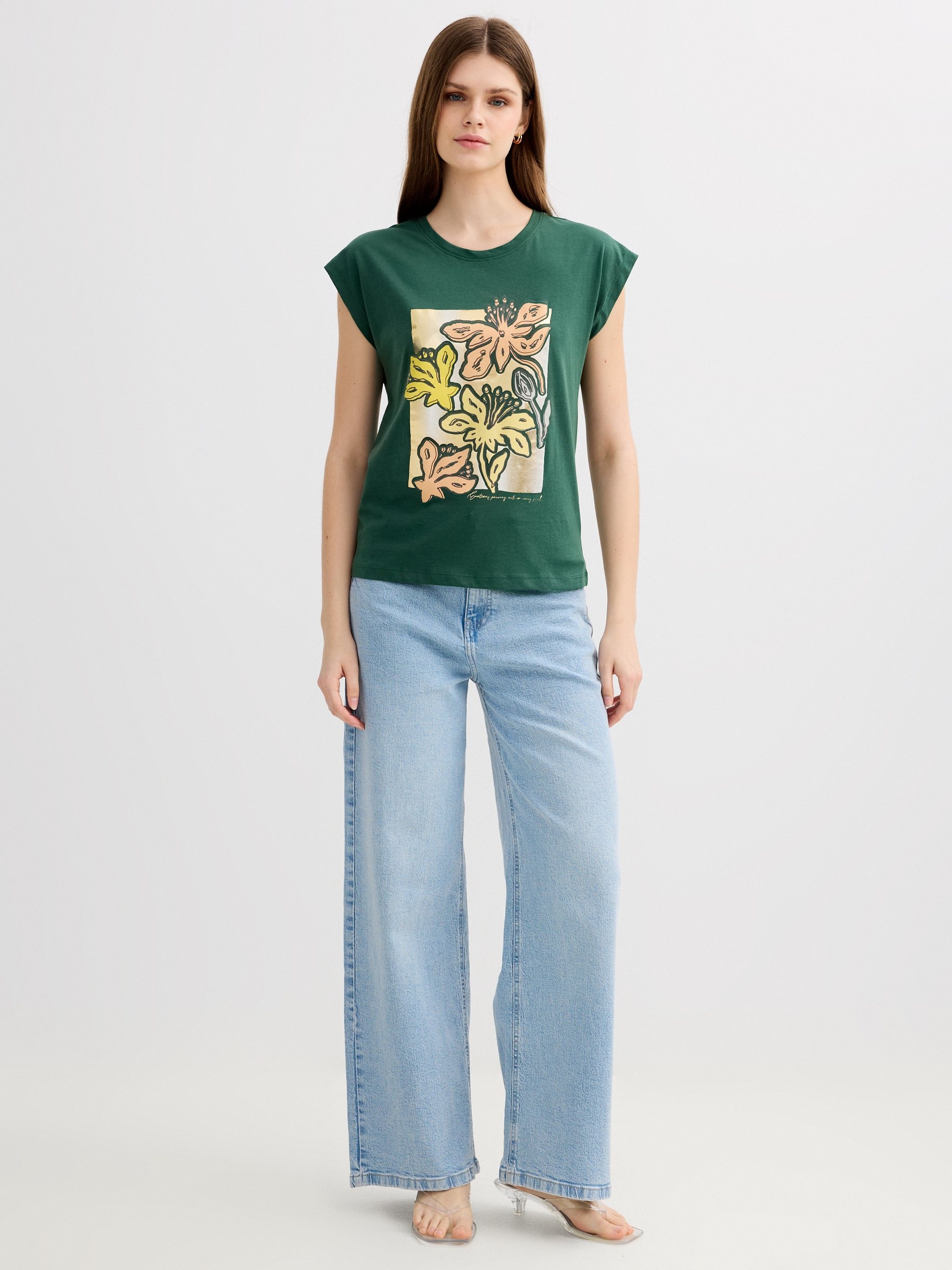 Camiseta flores algodão verde escuro vista meia frontal