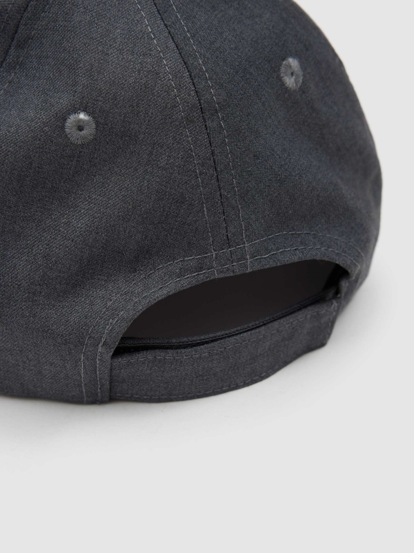 Gorra baseball con logo gris vista detalle