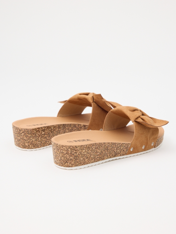 Wedge shovel wedge loop strip taupe 45º back view