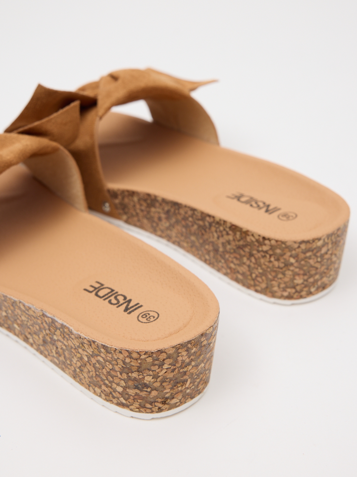 Wedge shovel wedge loop strip taupe detail view