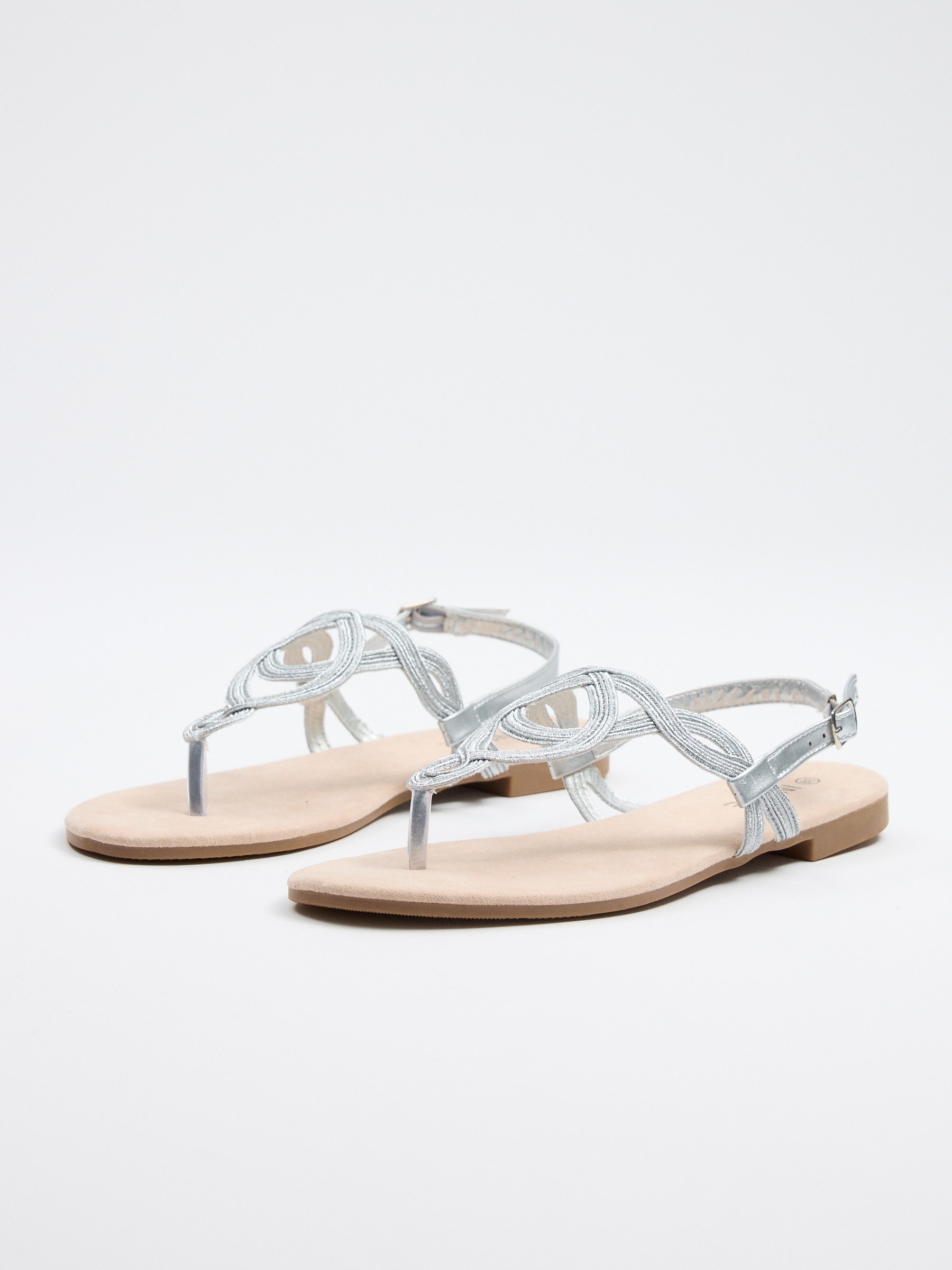 Sandalia dedo cuerda de brillo plateado