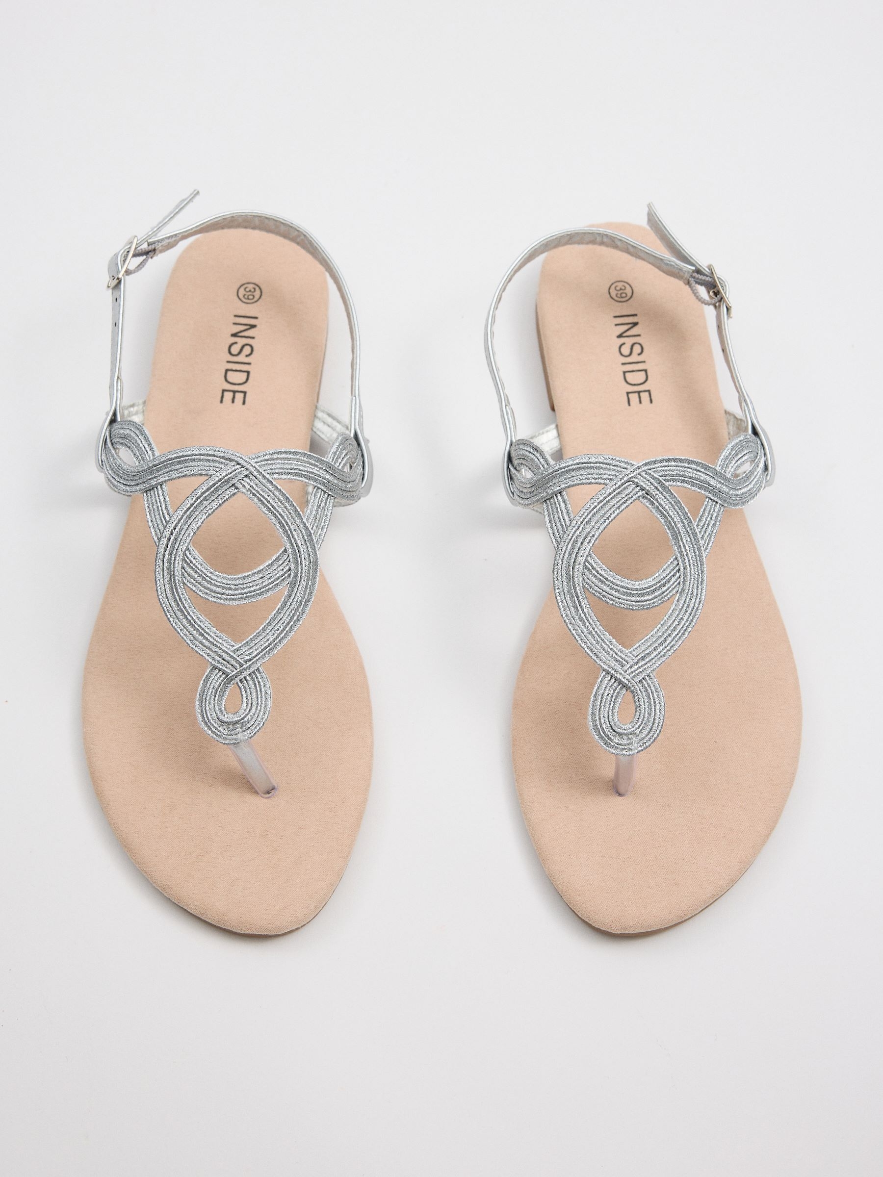 Sandalia dedo cuerda de brillo plateado