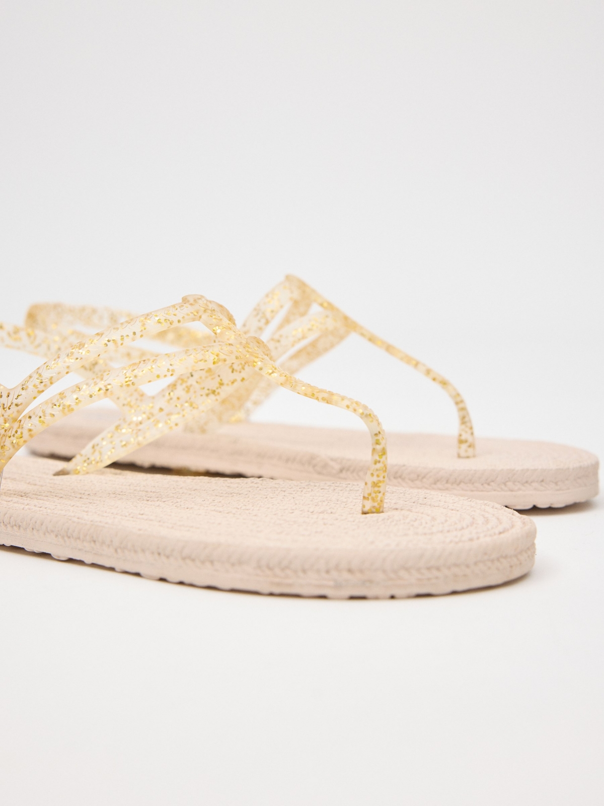 Chinelos de praia com tira brilhante dourado/prata vista detalhe