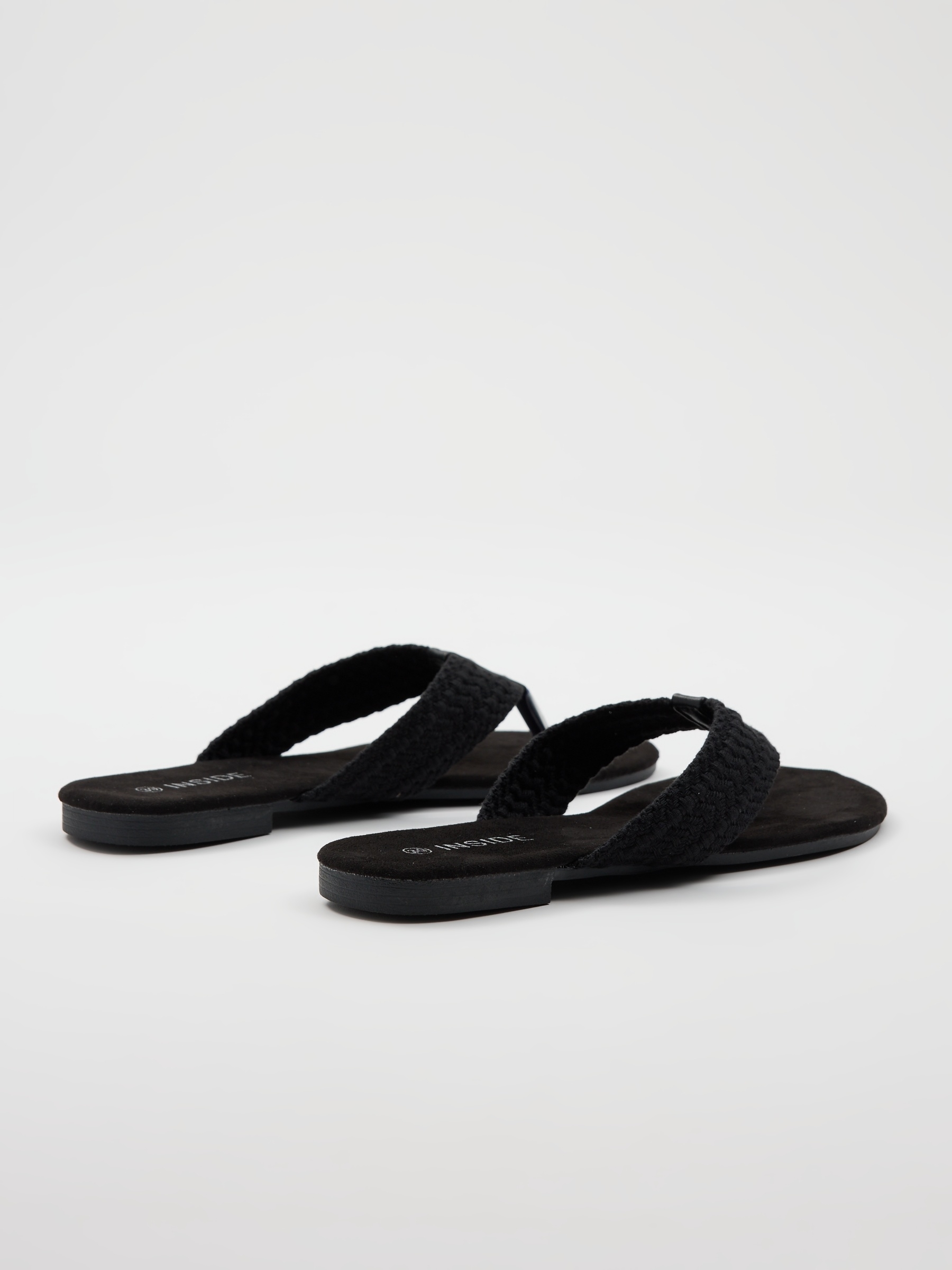 Embroidered toe sandal black