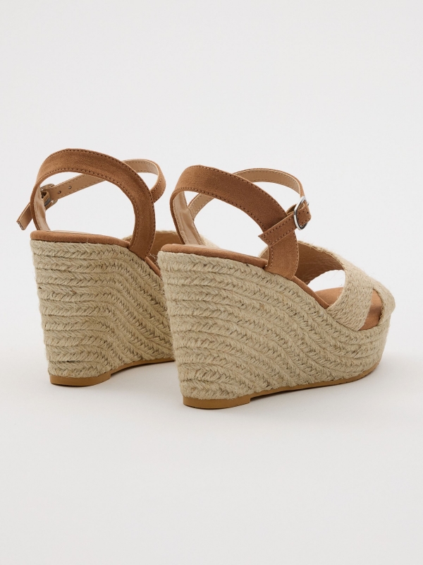 Basic jute cross wedge sand 45º back view