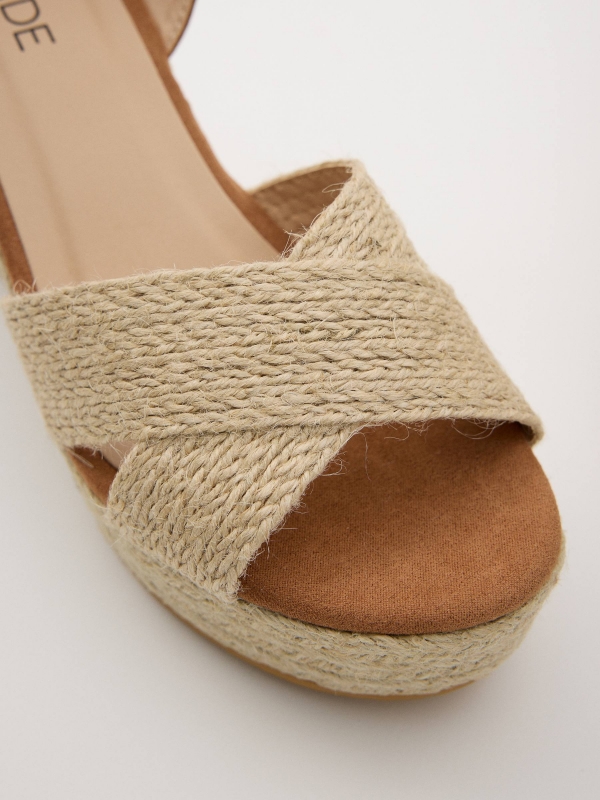 Basic jute cross wedge sand detail view