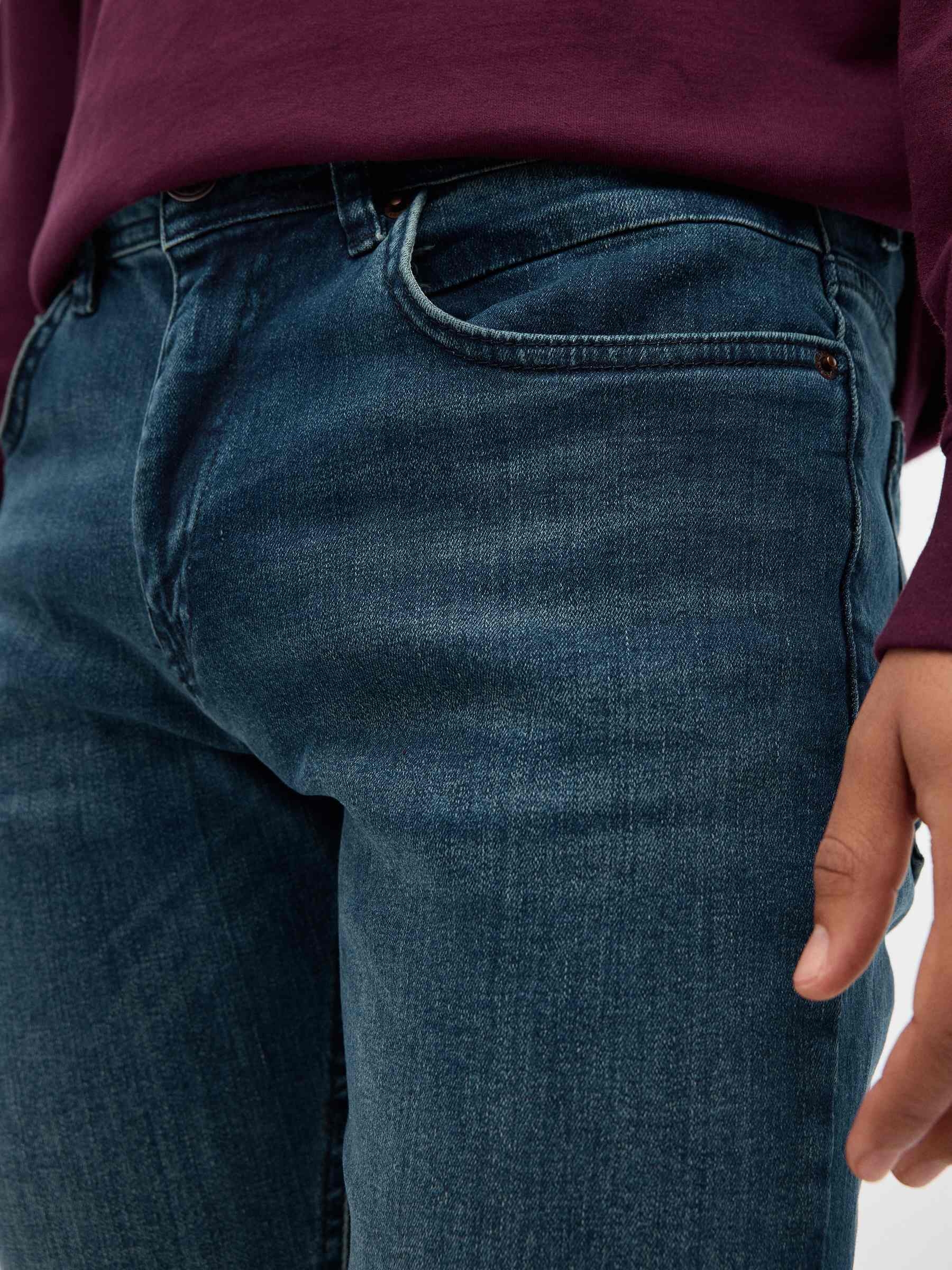 Jeans slim azul oscuro