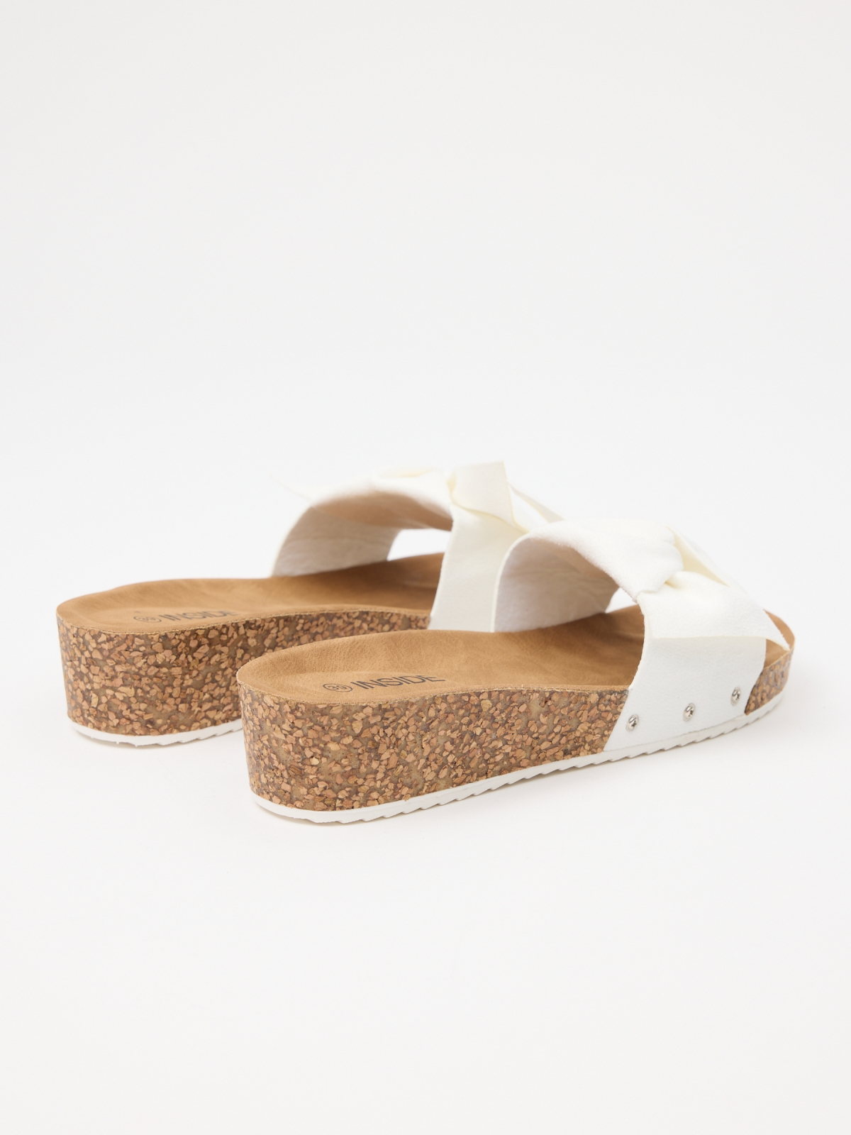 Wedge shovel wedge loop strip white 45º back view