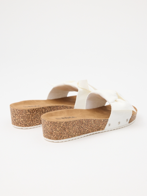 Wedge shovel wedge loop strip white 45º back view