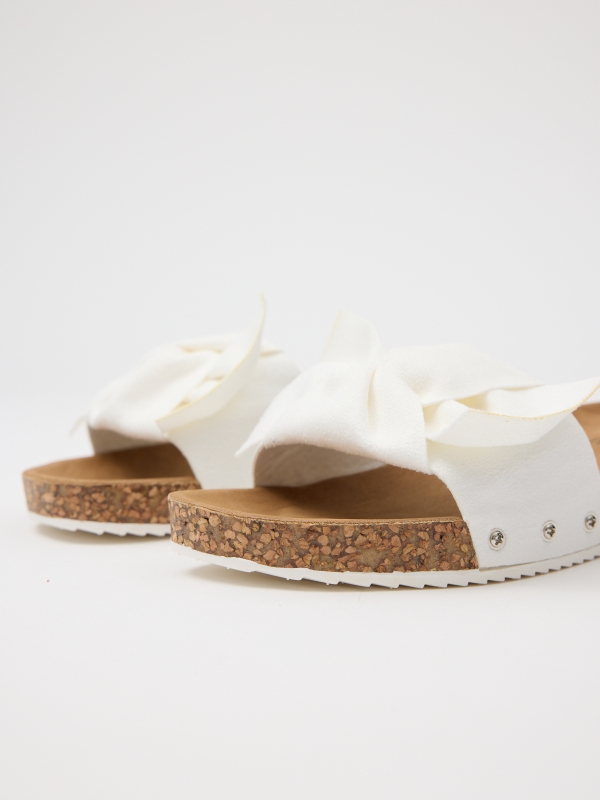 Wedge shovel wedge loop strip white detail view