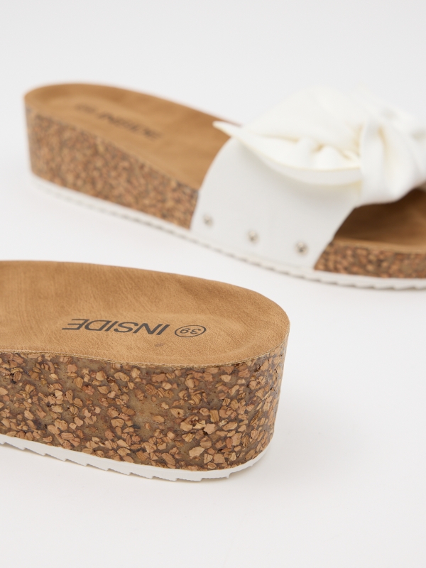 Wedge shovel wedge loop strip white detail view