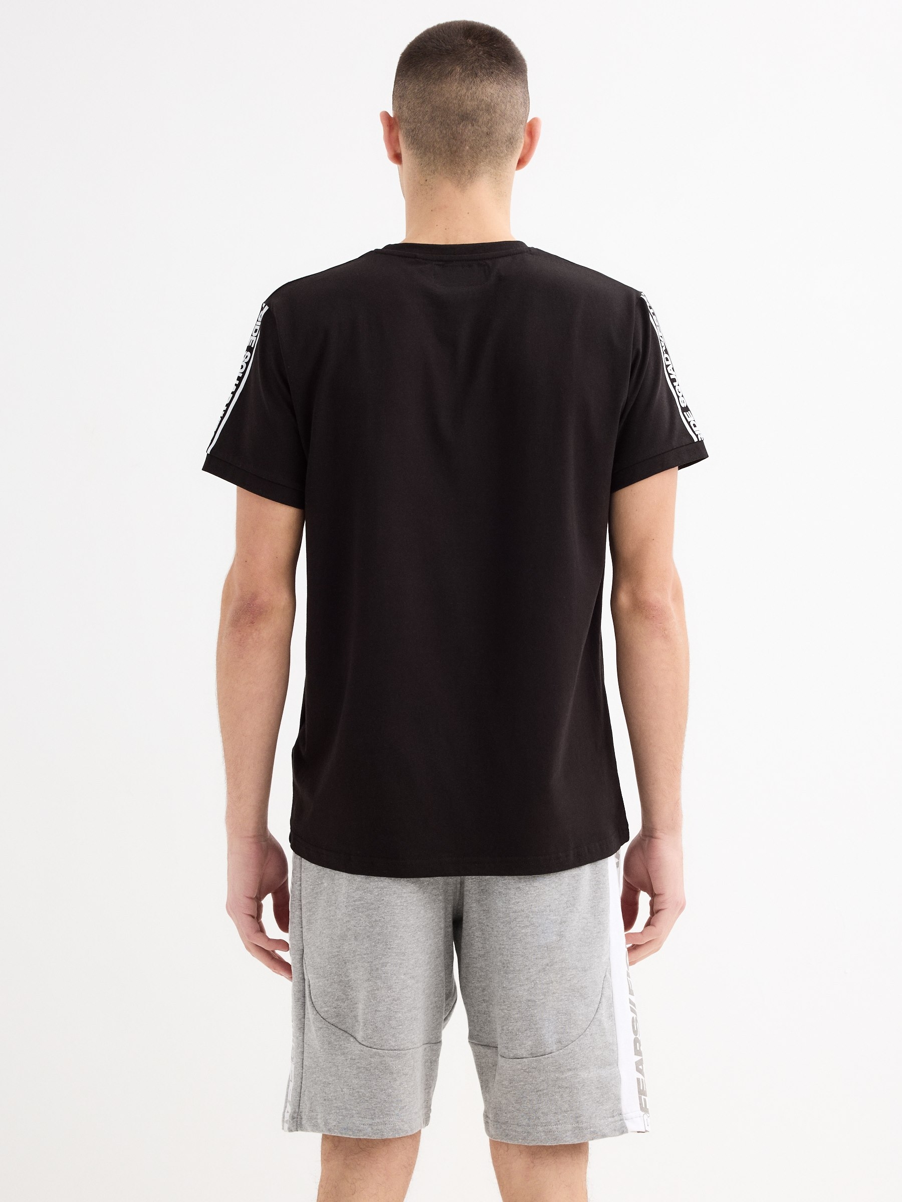 Bermuda jogger con texto