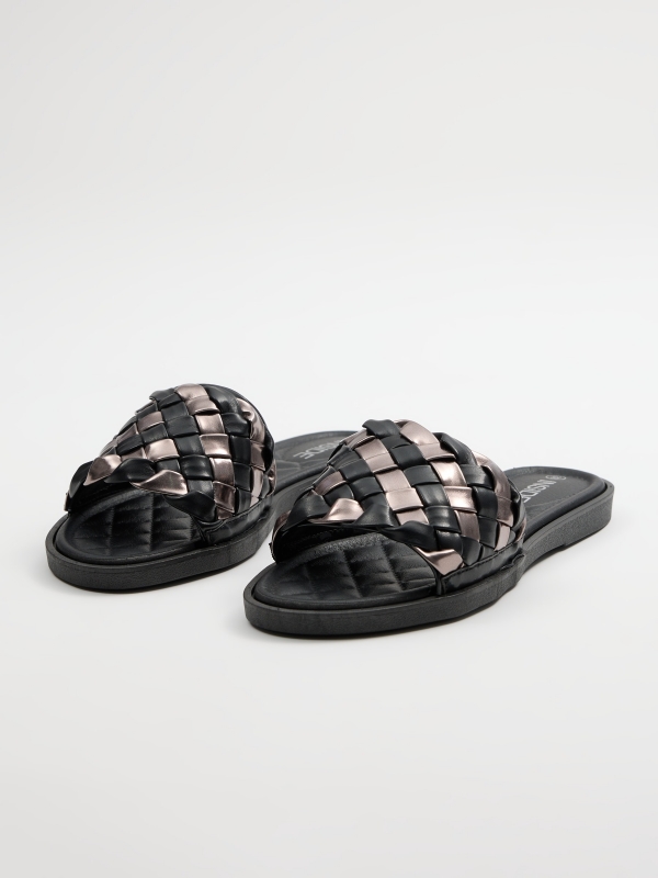 Cushioned braided shovel sandal black 45º front view