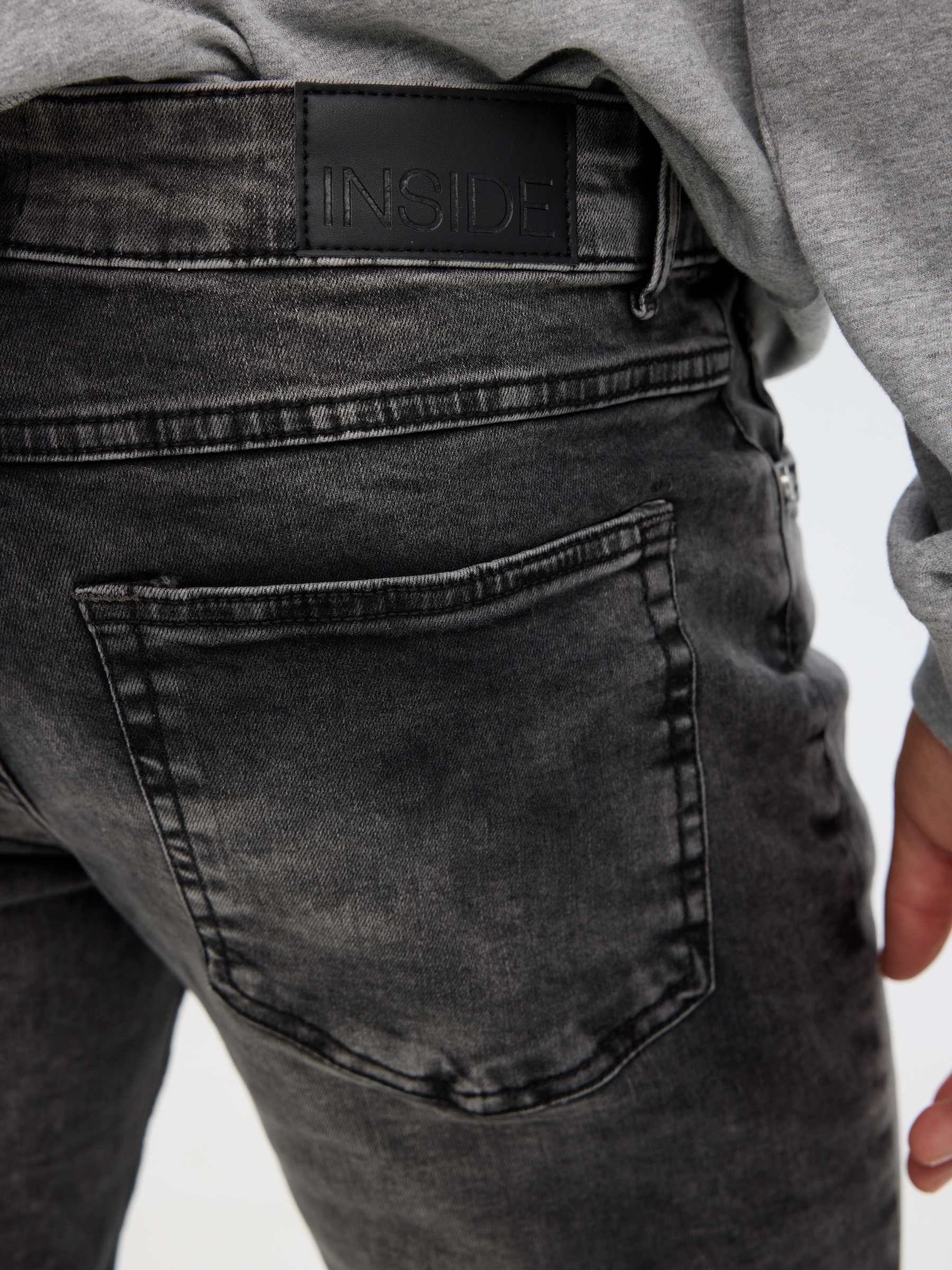 Jeans básicas cinza escuro vista geral frontal