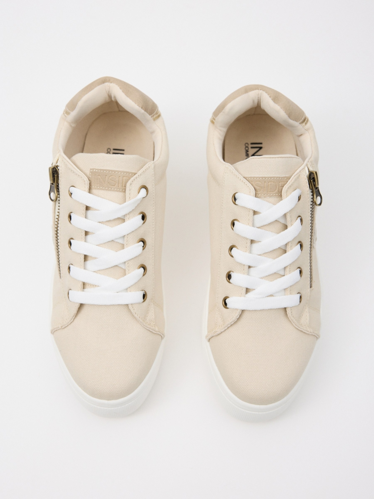 Casual platform sneaker sand zenithal view