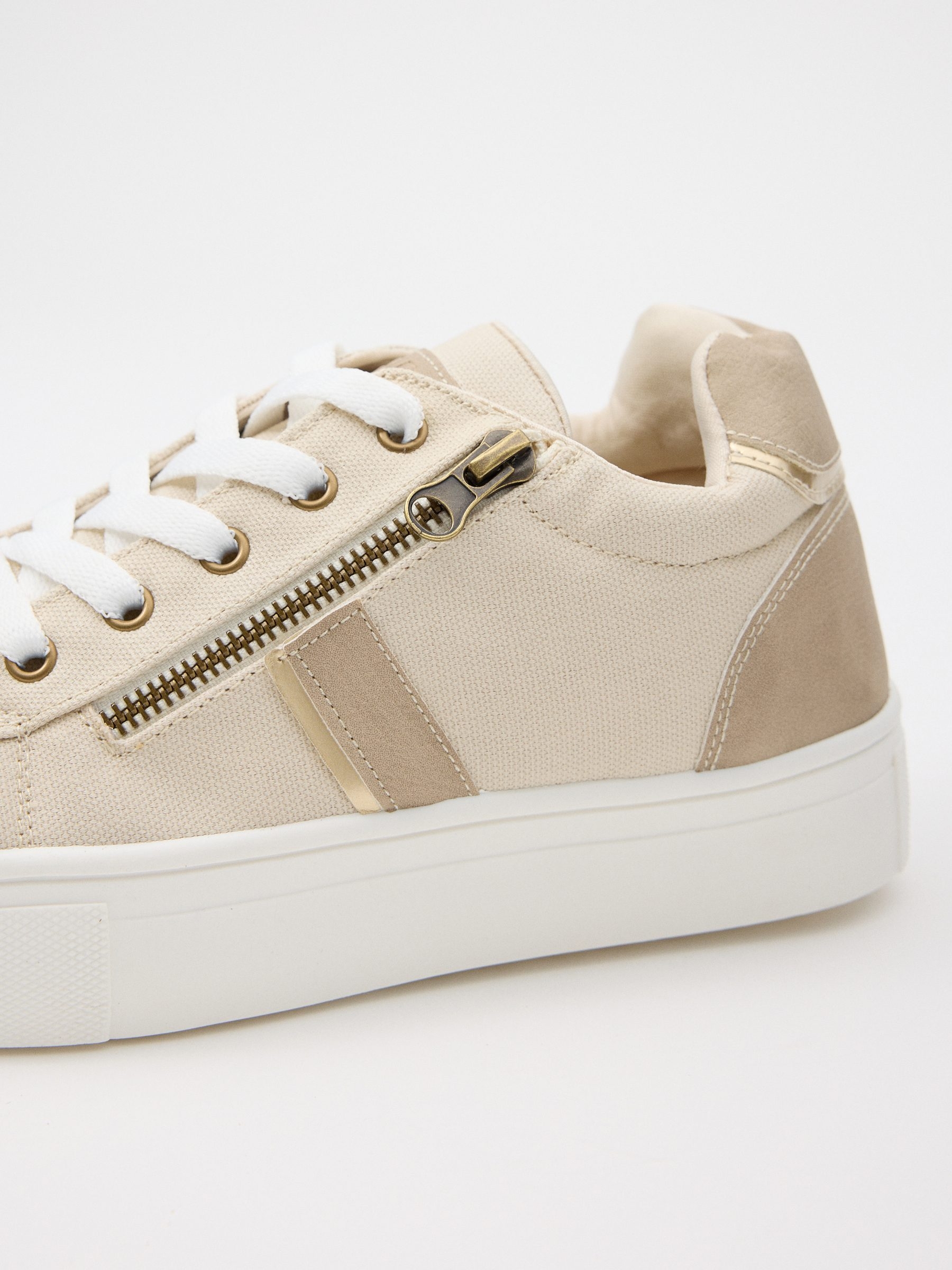 Casual platform sneaker sand