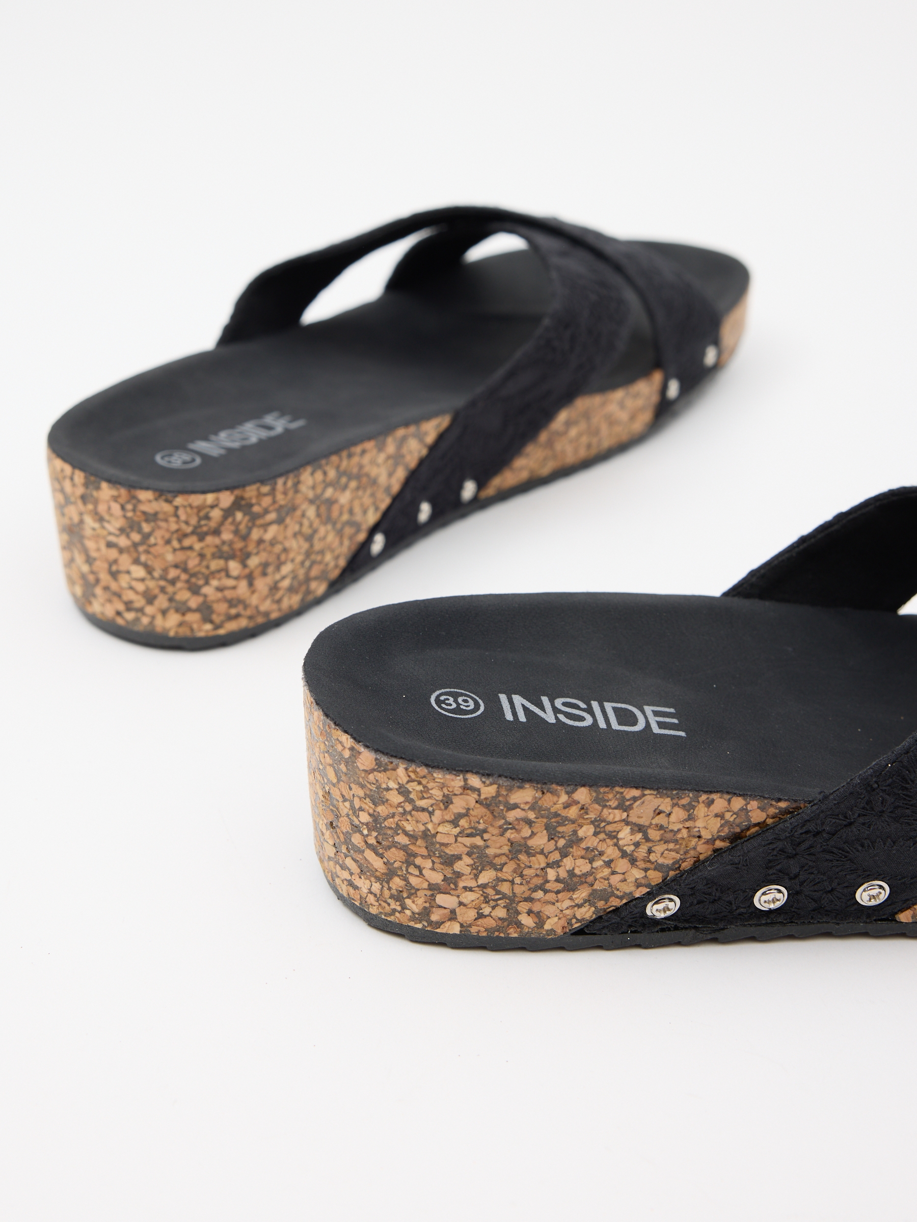 Cuña de tiras bordadas negro