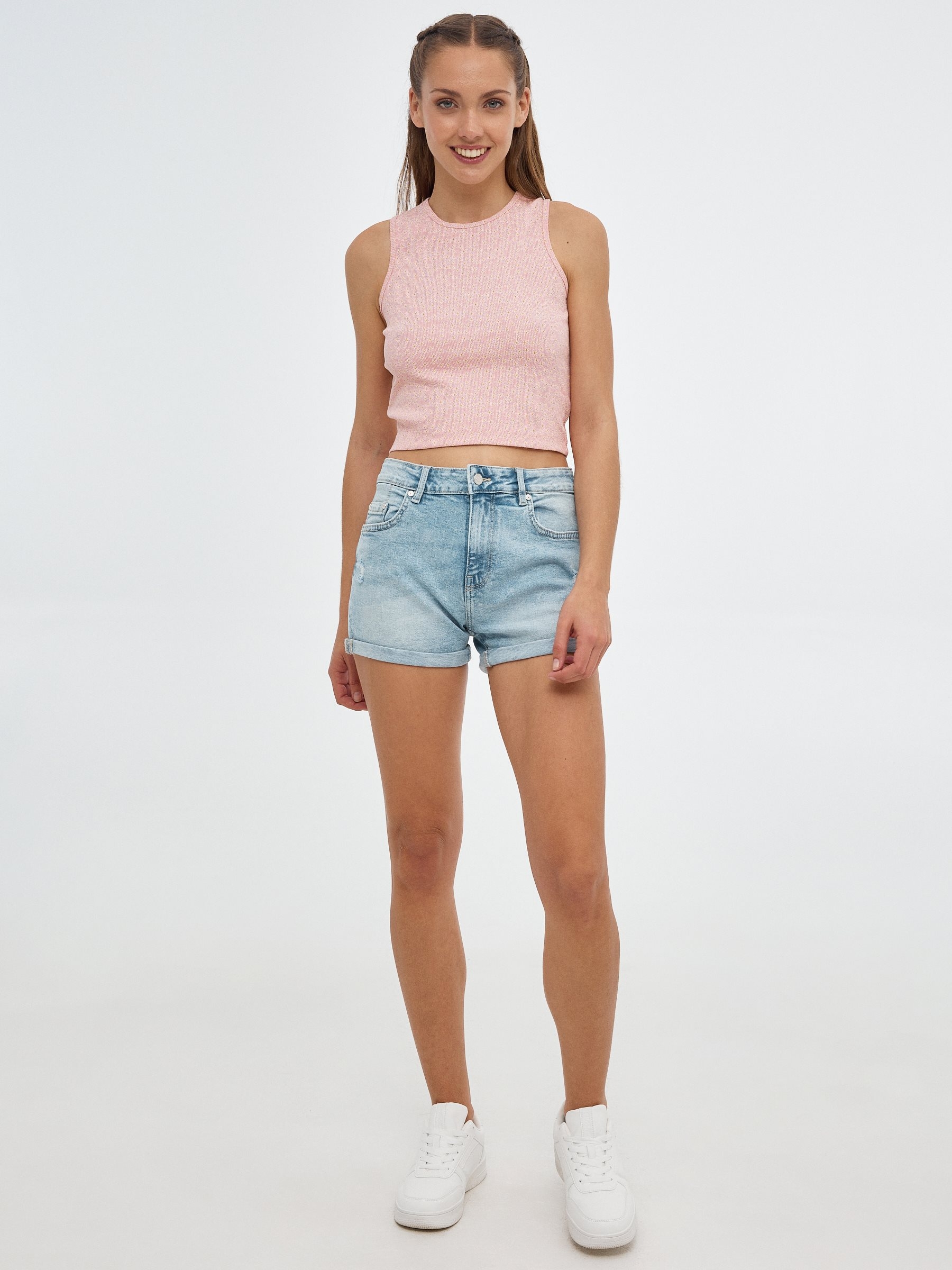 Camiseta rib con estampado rosa claro vista media frontal