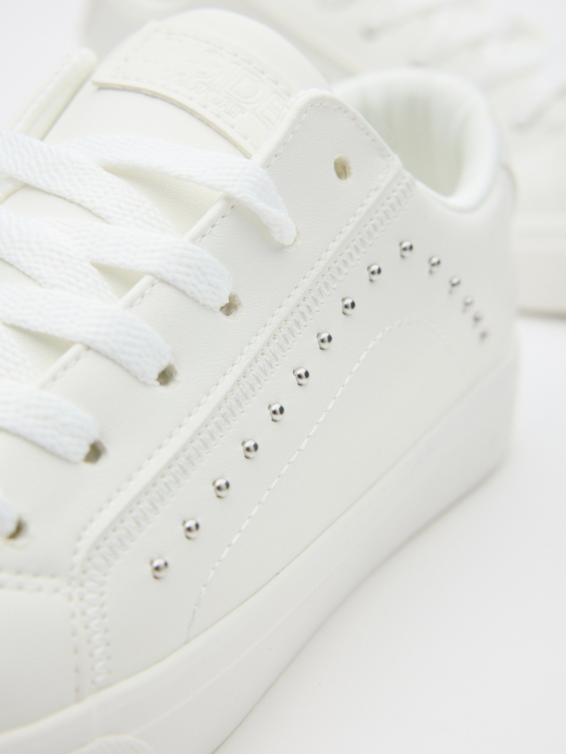 Basic casual sneaker white
